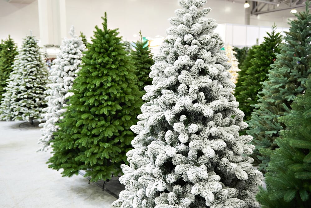 Read more about the article Sådan finder du de bedste kunstige juletræer med lys